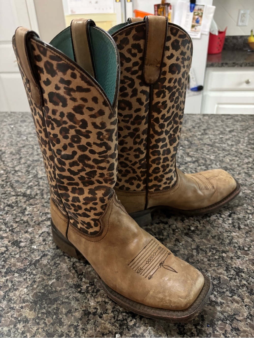 Women’s Ariat Leopard Print Tan Leather Western Boots. Sz 8.5